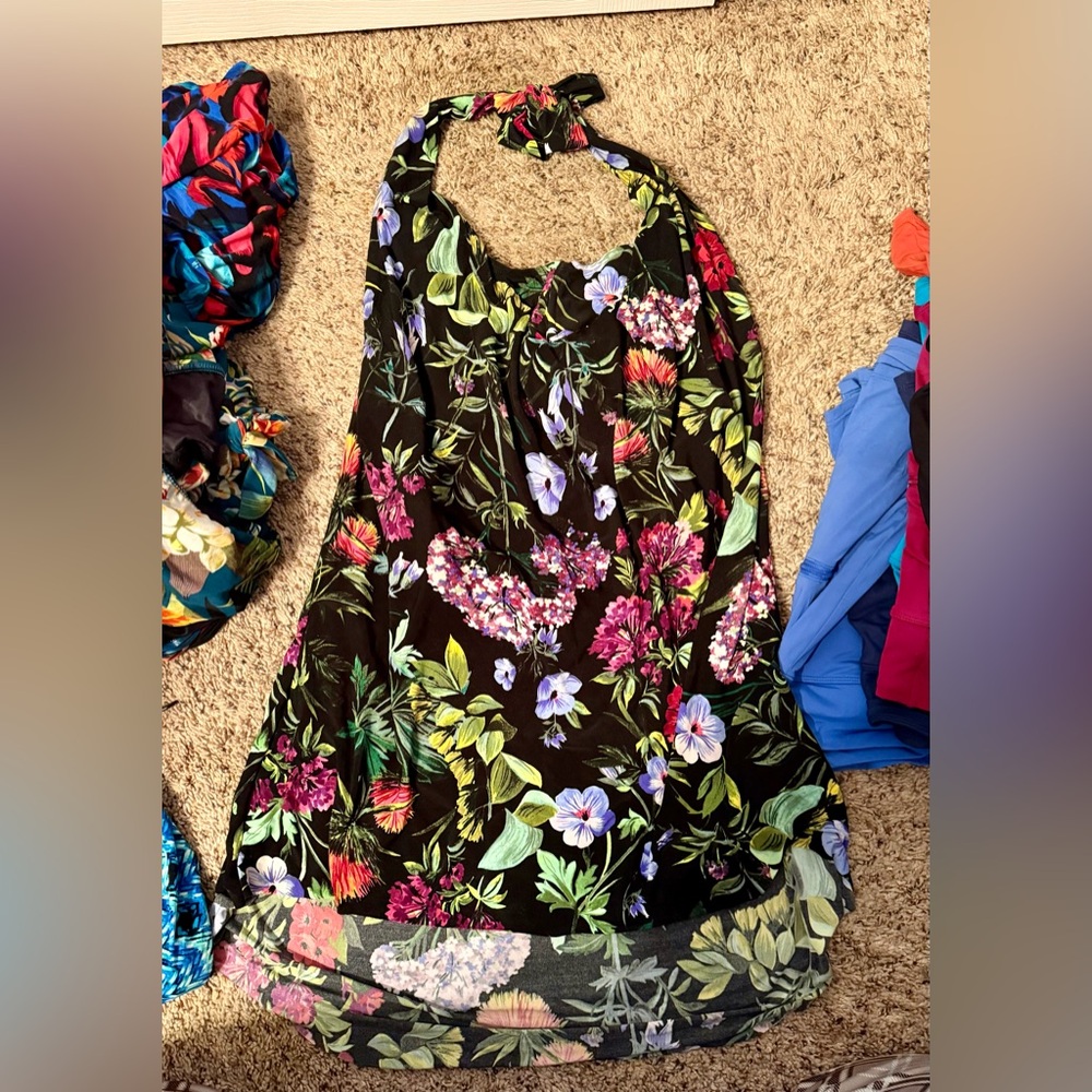 MagicSuit Sophie Tankini size 14 in EXCELLENT condition.